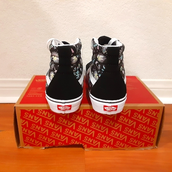 Vans - Picture 3 of 4